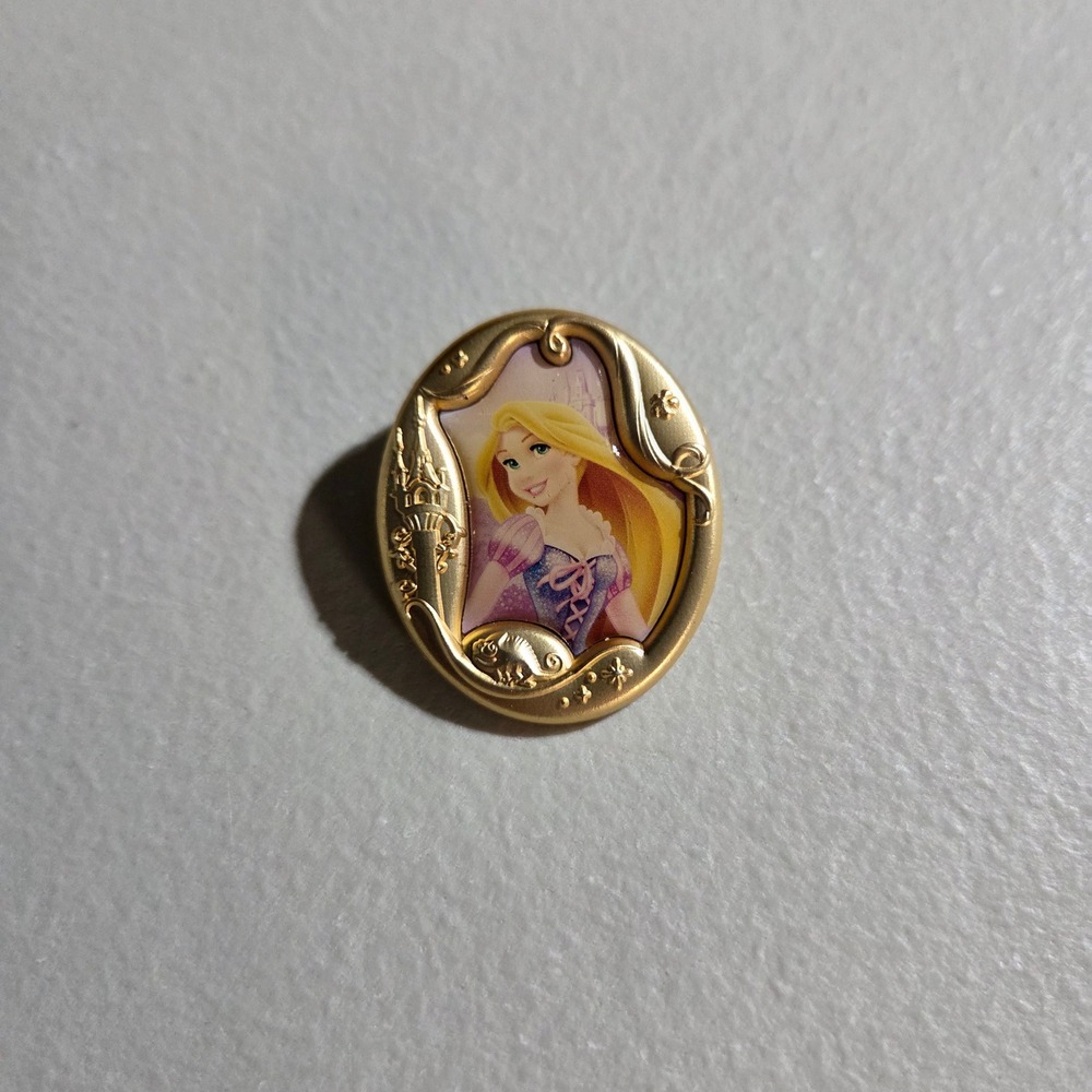 Disney Rapunzel Pin Unisex OS Gold Tangled Princess Castle Pascal 2019 Trading